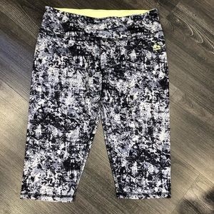 Capri Leggings White Black Design Women’s XL